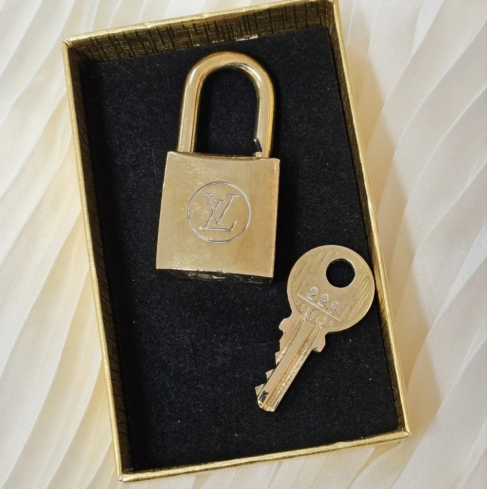 Louis Vuitton elegant gold